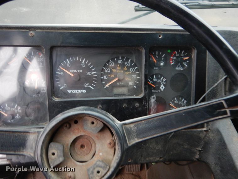 image for item AF9901 1999 Volvo Xpeditor  refuse truck