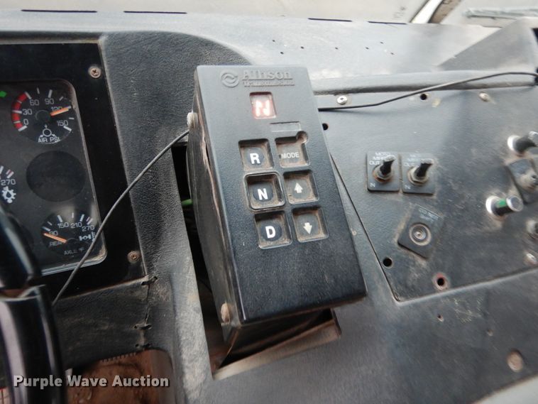 image for item AF9901 1999 Volvo Xpeditor  refuse truck