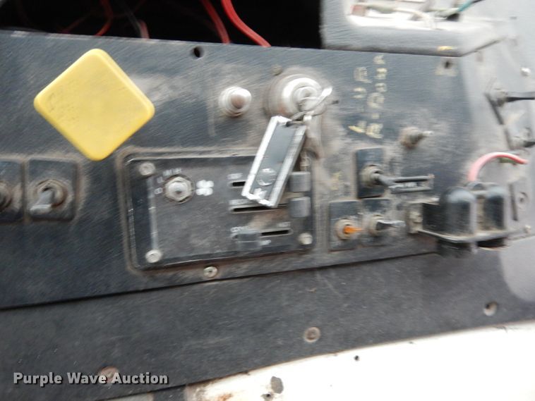 image for item AF9901 1999 Volvo Xpeditor  refuse truck