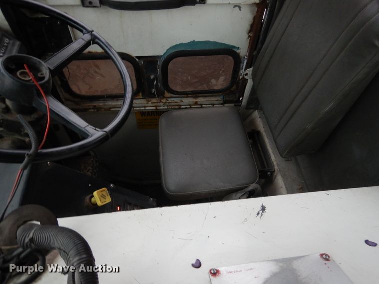 image for item AF9901 1999 Volvo Xpeditor  refuse truck