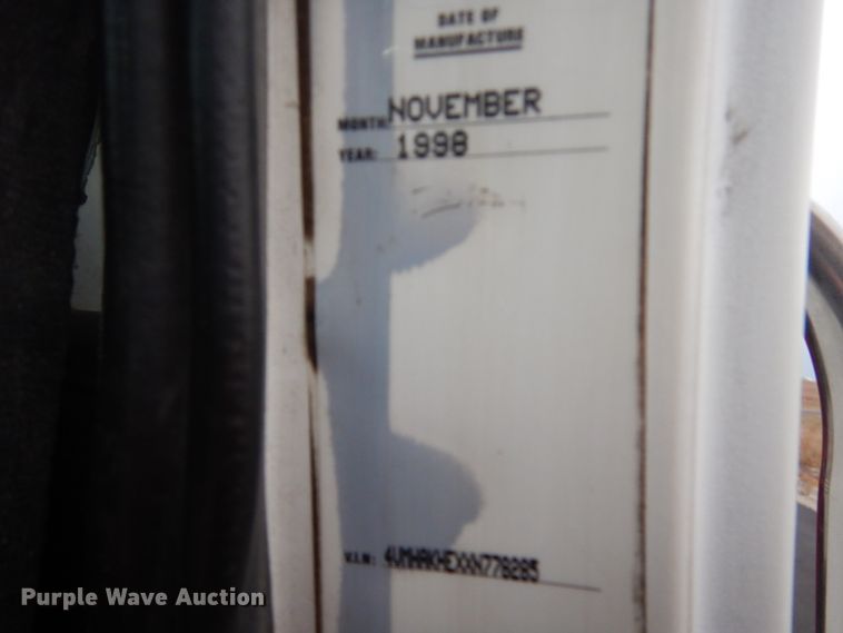 image for item AF9901 1999 Volvo Xpeditor  refuse truck