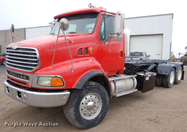 image for item AF9902 2002 Sterling L-Line  roll-off container truck