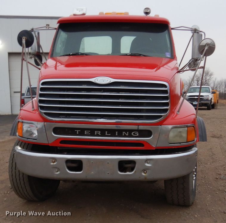 image for item AF9902 2002 Sterling L-Line  roll-off container truck