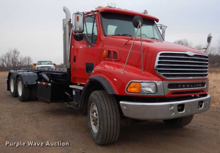 image for item AF9902 2002 Sterling L-Line  roll-off container truck