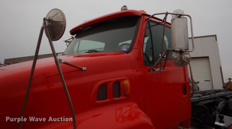 image for item AF9902 2002 Sterling L-Line  roll-off container truck