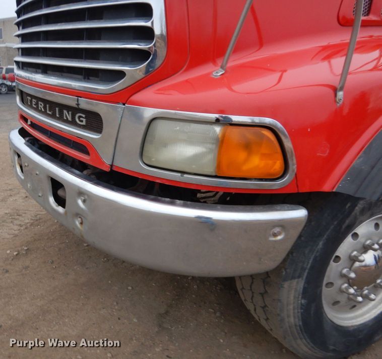 image for item AF9902 2002 Sterling L-Line  roll-off container truck