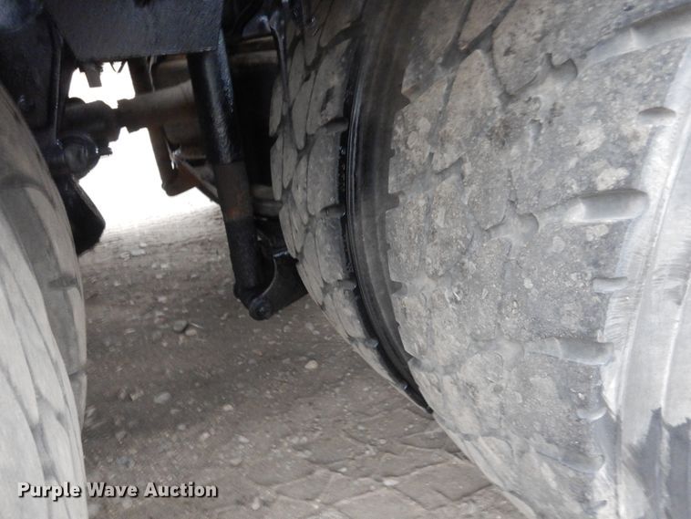 image for item AF9902 2002 Sterling L-Line  roll-off container truck