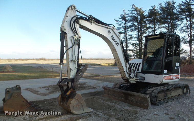 image for item DA7033 2006 Bobcat 442C  mini excavator