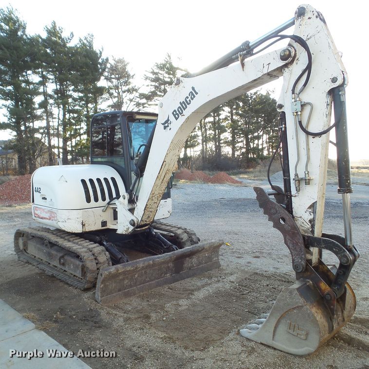 image for item DA7033 2006 Bobcat 442C  mini excavator