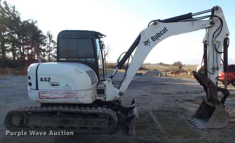 image for item DA7033 2006 Bobcat 442C  mini excavator