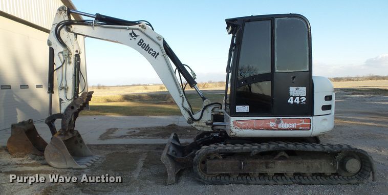 image for item DA7033 2006 Bobcat 442C  mini excavator