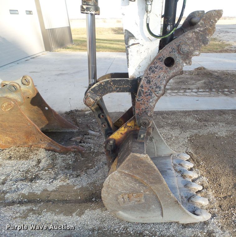 image for item DA7033 2006 Bobcat 442C  mini excavator