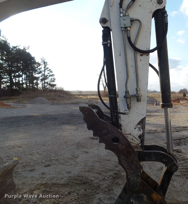 image for item DA7033 2006 Bobcat 442C  mini excavator