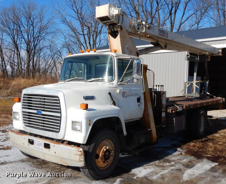 image for item DF3237 1993 Ford L8000  crane truck