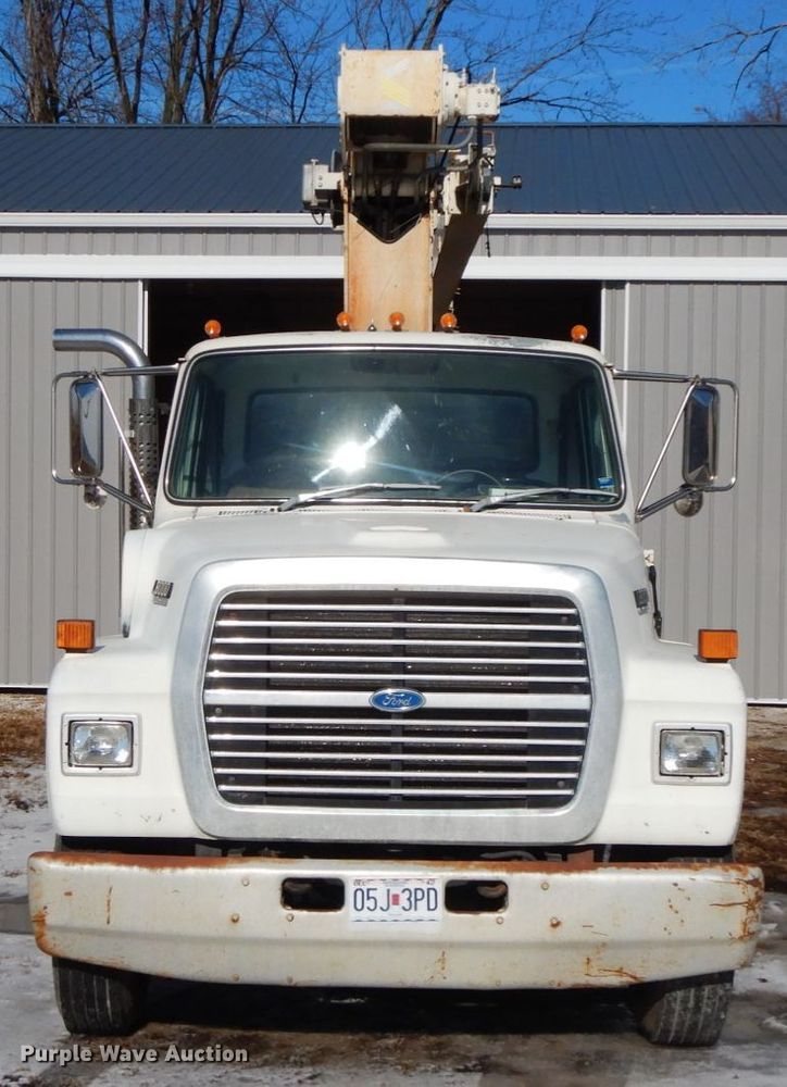 image for item DF3237 1993 Ford L8000  crane truck
