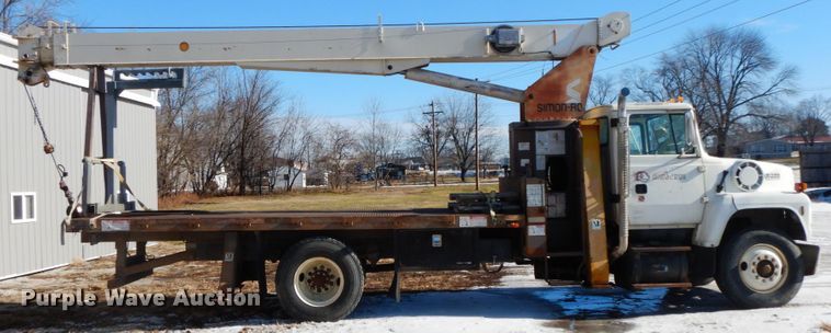 image for item DF3237 1993 Ford L8000  crane truck