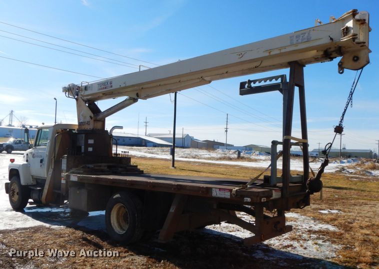 image for item DF3237 1993 Ford L8000  crane truck