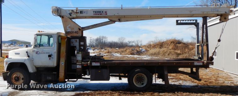 image for item DF3237 1993 Ford L8000  crane truck