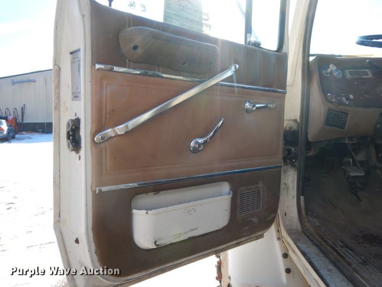 image for item DF3237 1993 Ford L8000  crane truck