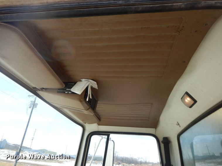 image for item DF3237 1993 Ford L8000  crane truck