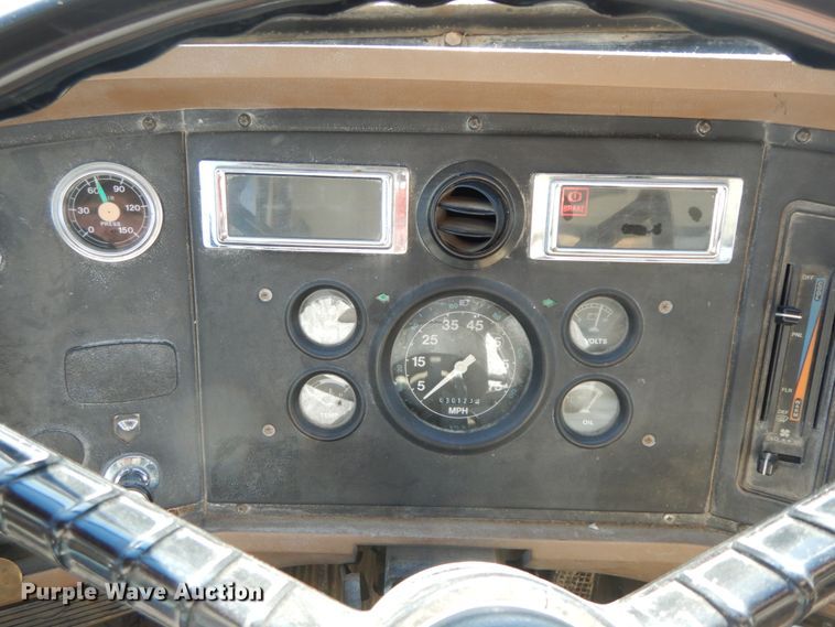 image for item DF3237 1993 Ford L8000  crane truck