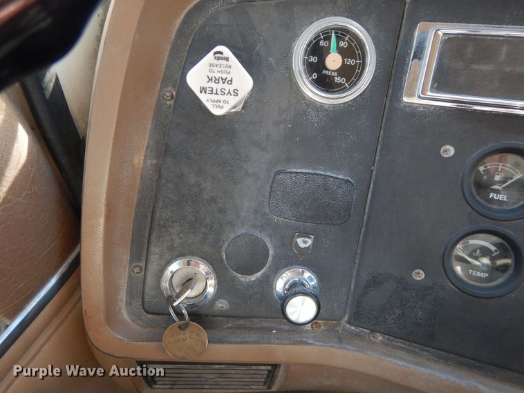 image for item DF3237 1993 Ford L8000  crane truck