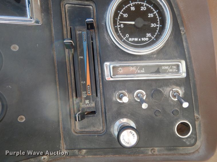 image for item DF3237 1993 Ford L8000  crane truck