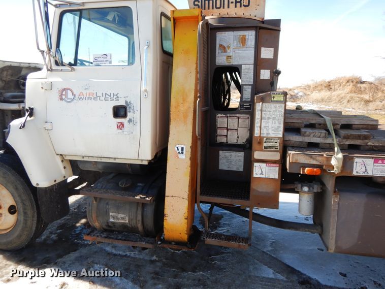 image for item DF3237 1993 Ford L8000  crane truck