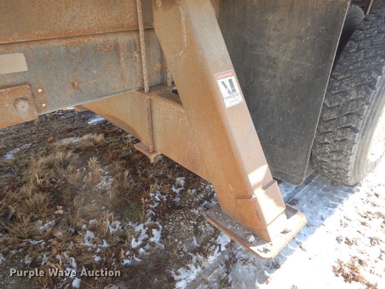 image for item DF3237 1993 Ford L8000  crane truck