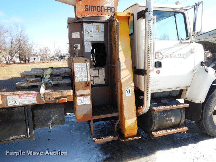 image for item DF3237 1993 Ford L8000  crane truck