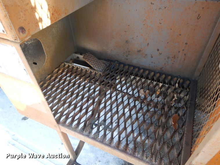 image for item DF3237 1993 Ford L8000  crane truck