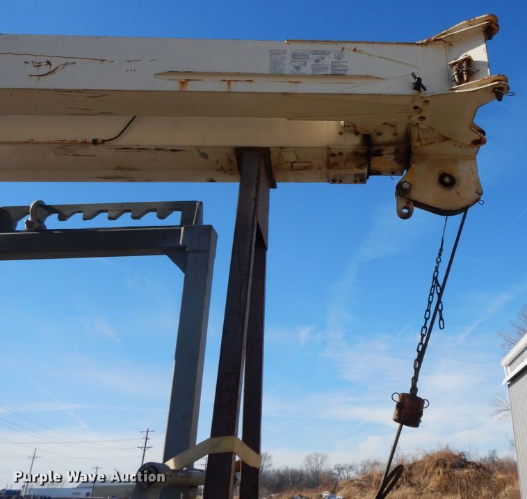 image for item DF3237 1993 Ford L8000  crane truck