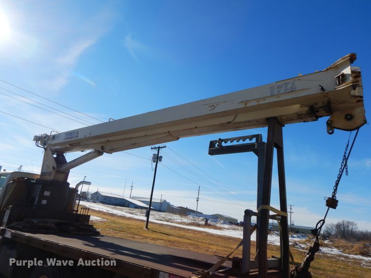 image for item DF3237 1993 Ford L8000  crane truck