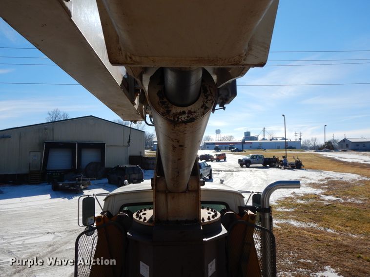 image for item DF3237 1993 Ford L8000  crane truck