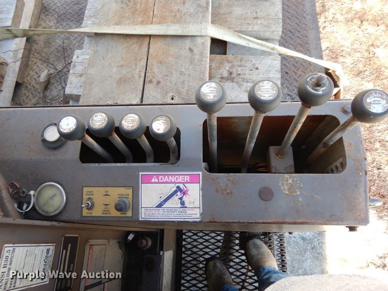 image for item DF3237 1993 Ford L8000  crane truck