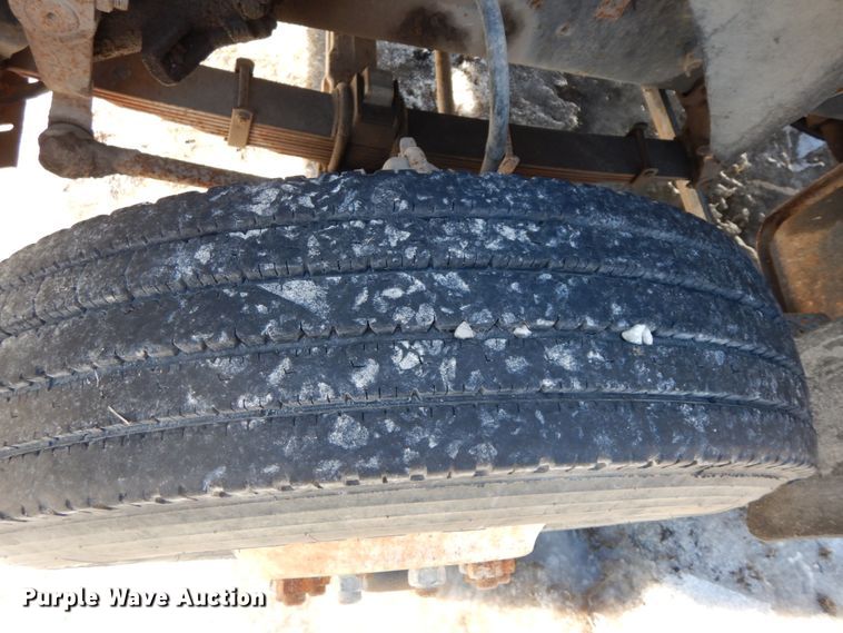 image for item DF3237 1993 Ford L8000  crane truck