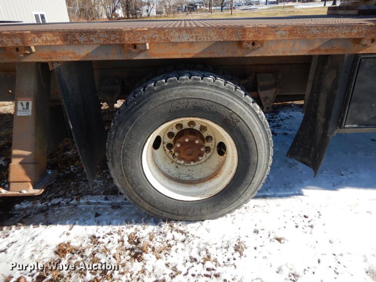 image for item DF3237 1993 Ford L8000  crane truck