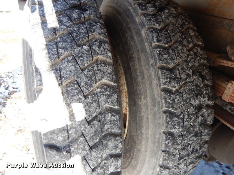 image for item DF3237 1993 Ford L8000  crane truck