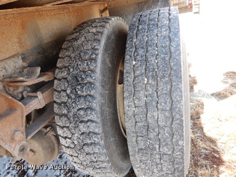 image for item DF3237 1993 Ford L8000  crane truck