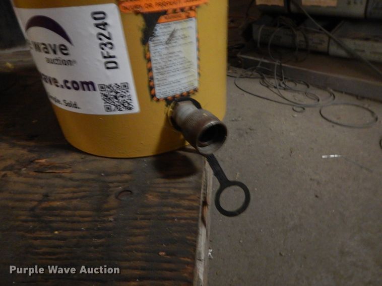 image for item DF3240 (2) Enerpac jacks