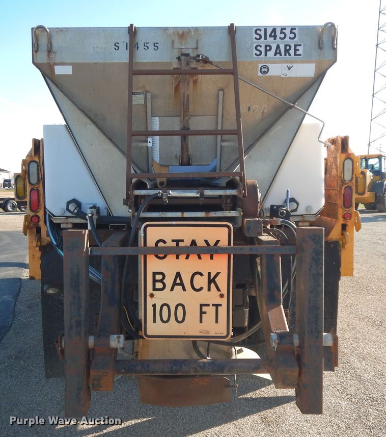 image for item DF6733 2002 International 4900  dump truck