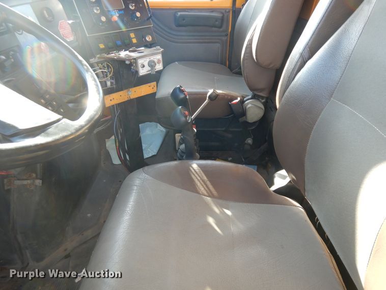 image for item DF6733 2002 International 4900  dump truck