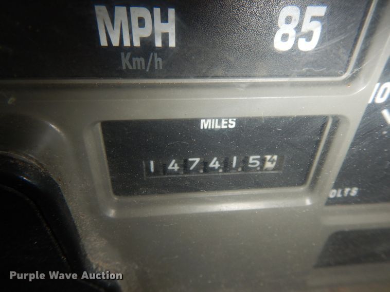 image for item DF6733 2002 International 4900  dump truck