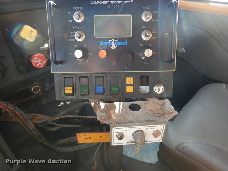 image for item DF6733 2002 International 4900  dump truck