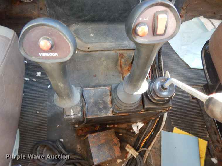 image for item DF6733 2002 International 4900  dump truck