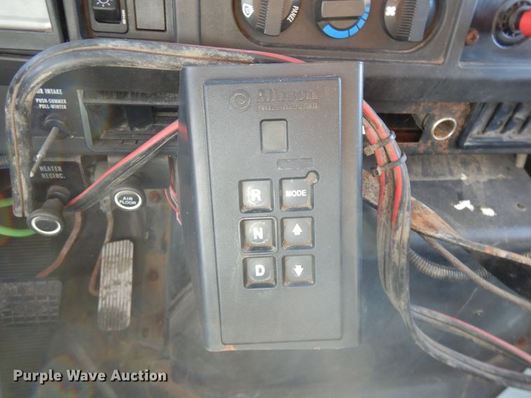 image for item DF6733 2002 International 4900  dump truck