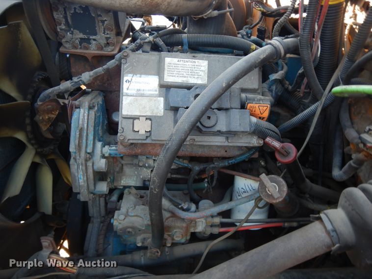 image for item DF6733 2002 International 4900  dump truck