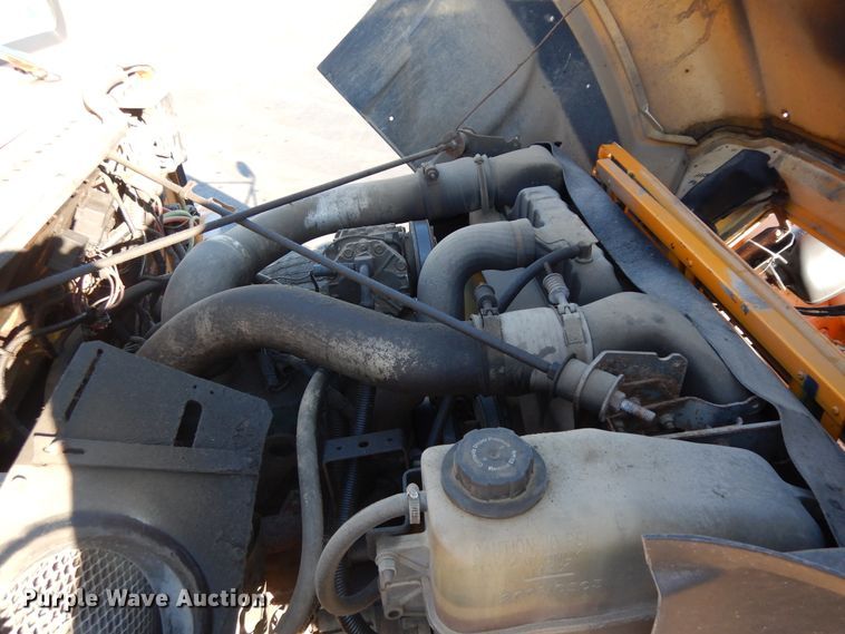 image for item DF6733 2002 International 4900  dump truck