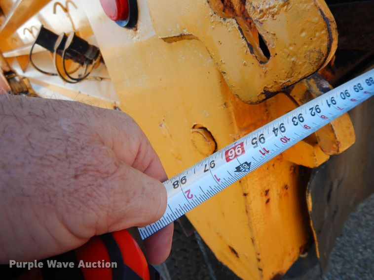 image for item DF6733 2002 International 4900  dump truck