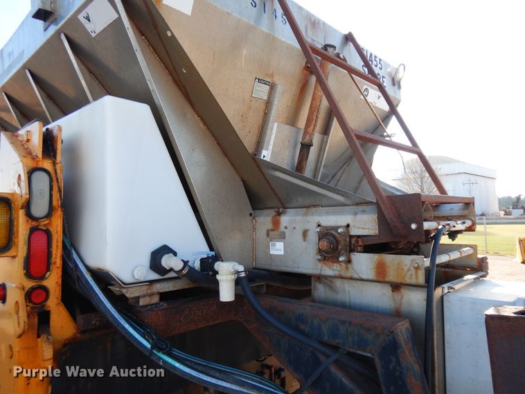 image for item DF6733 2002 International 4900  dump truck